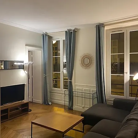 Spacious Next To Place Vendome Daire Paris
