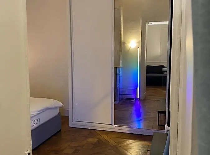 Spacious Next To Place Vendome